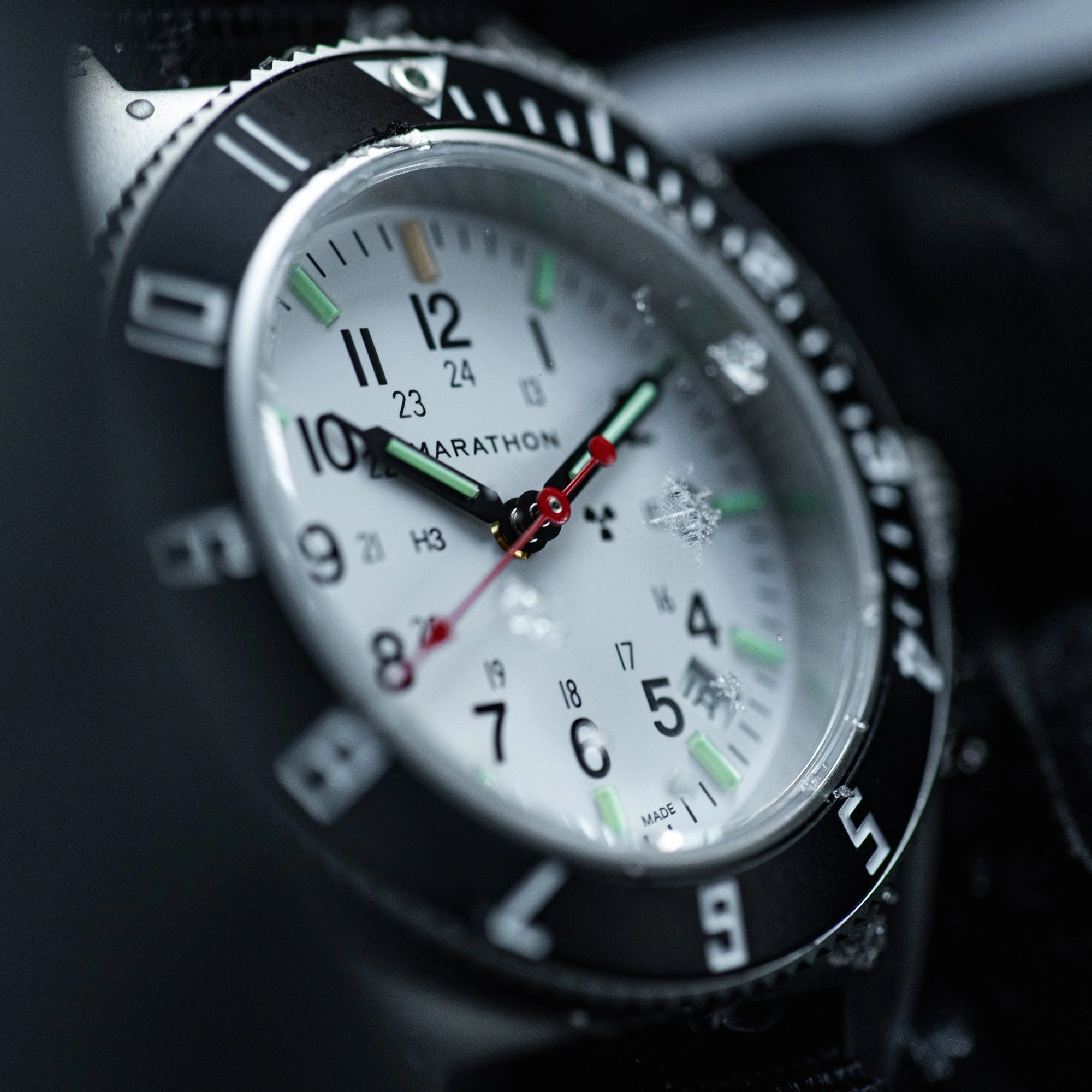41mm Arctic Steel Navigator w/Date (SSNAV-D) on Black 3-Piece Rubber Strap Kit