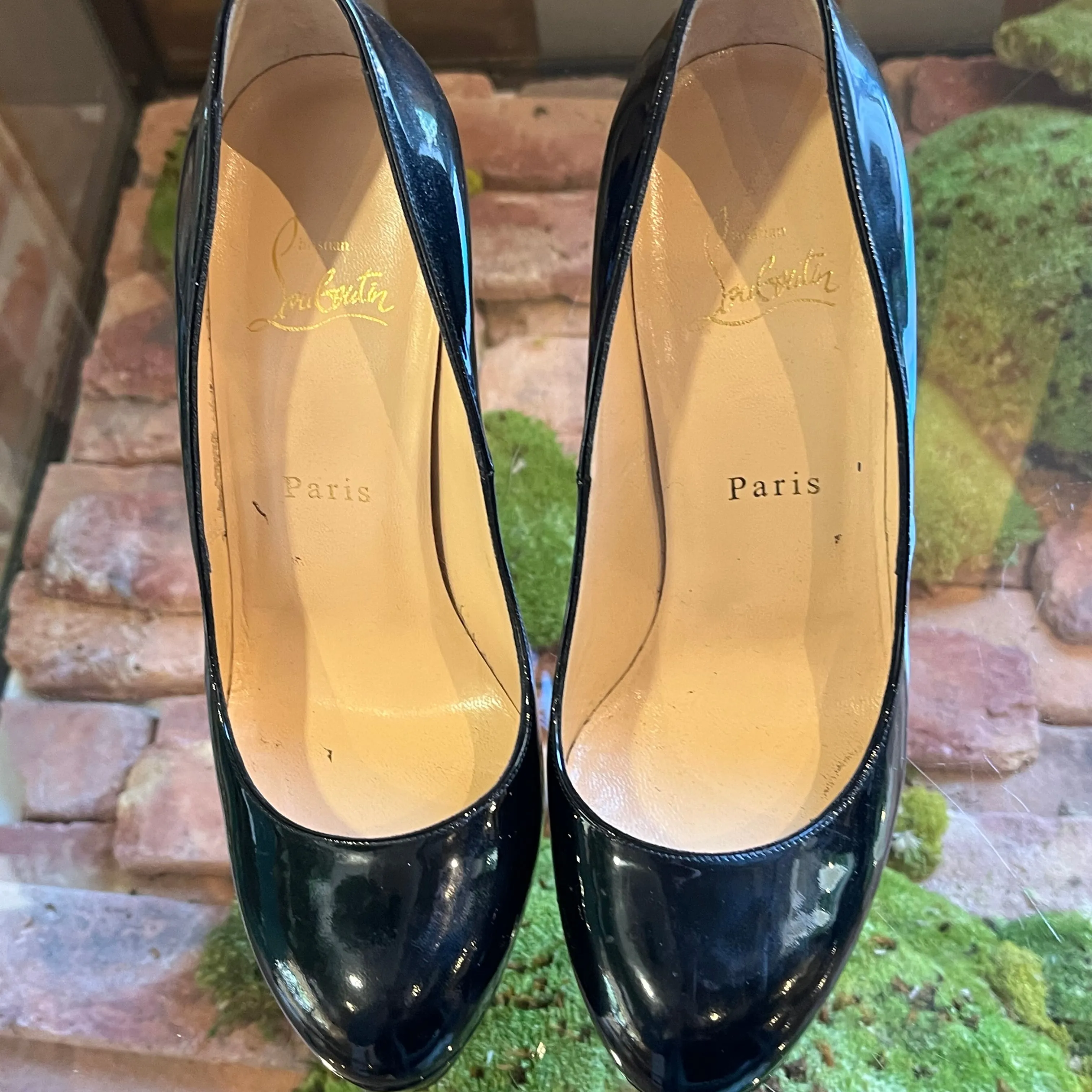 CHRISTIAN LOUBOUTIN Black Patent Leather Bianca Pumps SZ37.5(7.5US)
