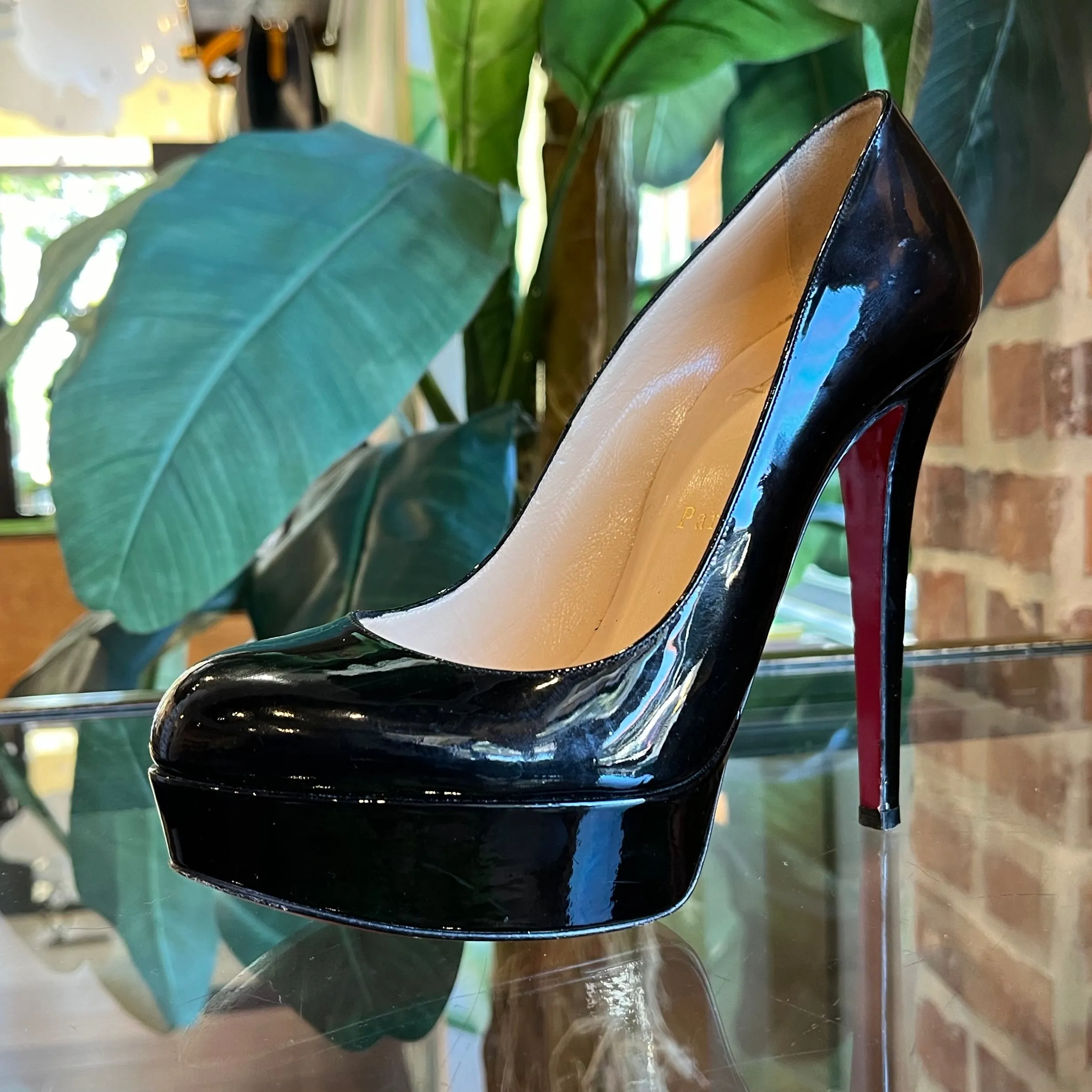 CHRISTIAN LOUBOUTIN Black Patent Leather Bianca Pumps SZ37.5(7.5US)