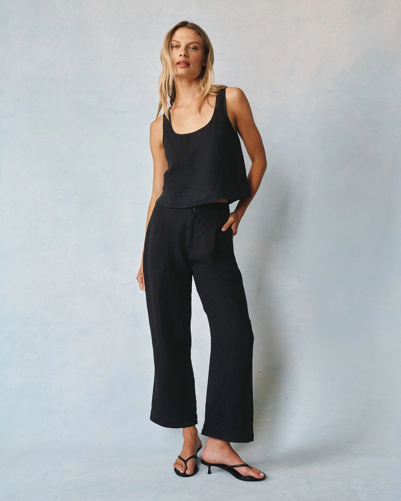 Linen Scoop Neck Tank - Black