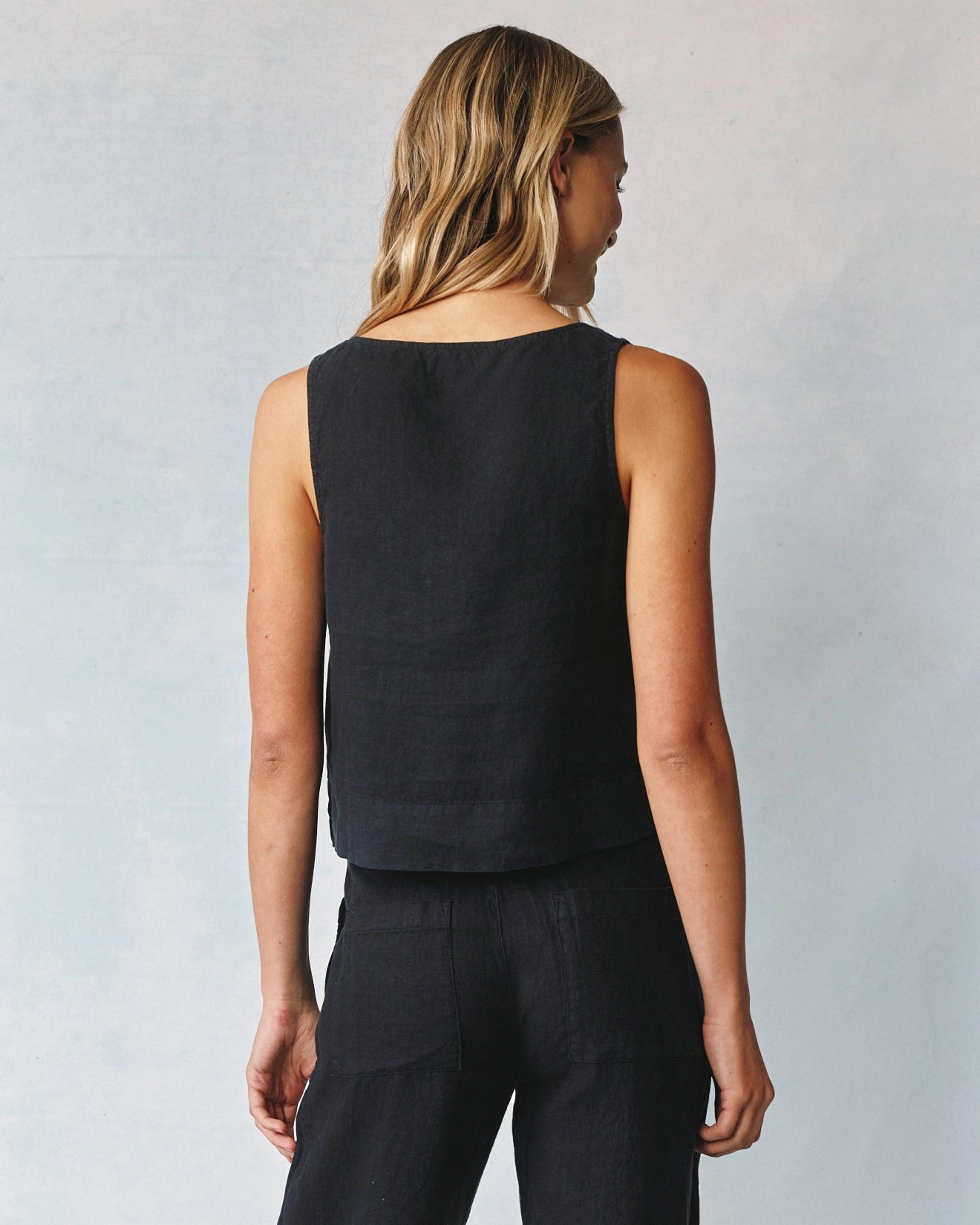 Linen Scoop Neck Tank - Black
