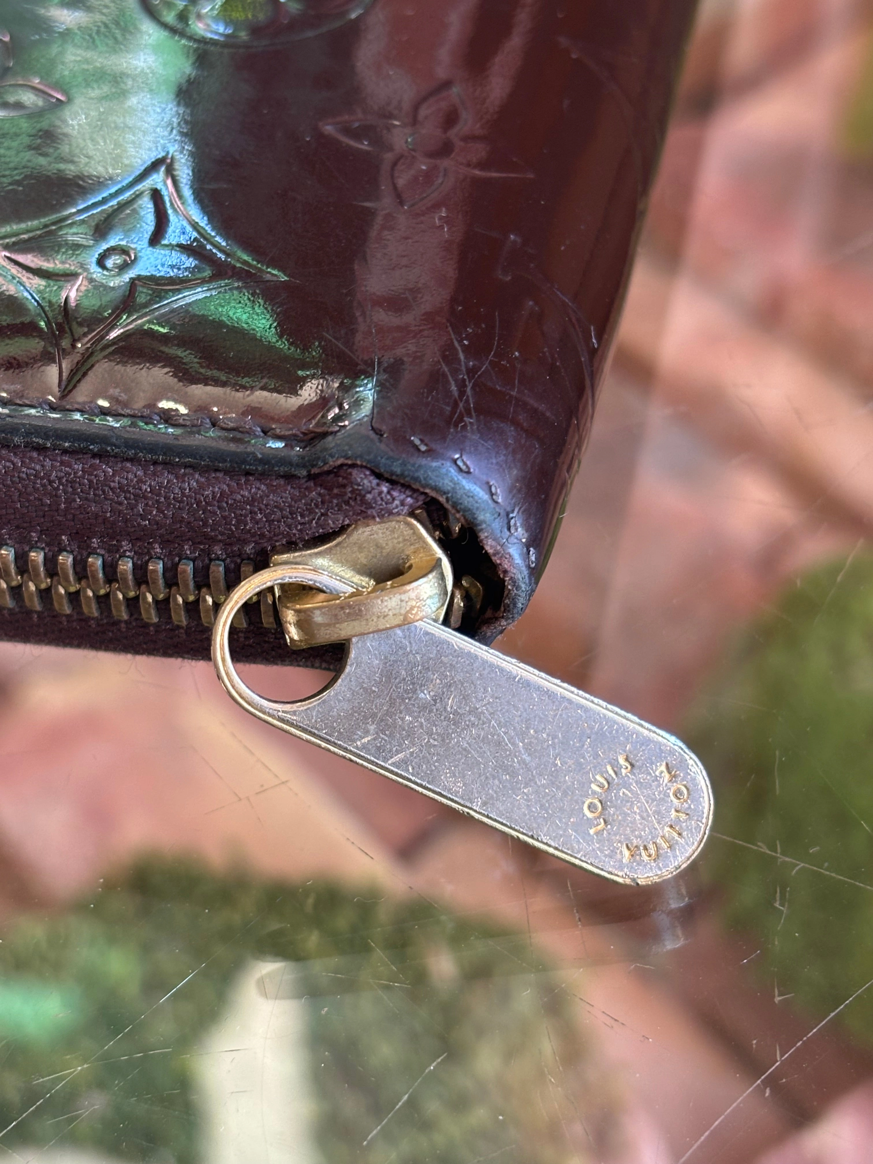 LOUIS VUITTON Amarante Vernis Zippy Wallet