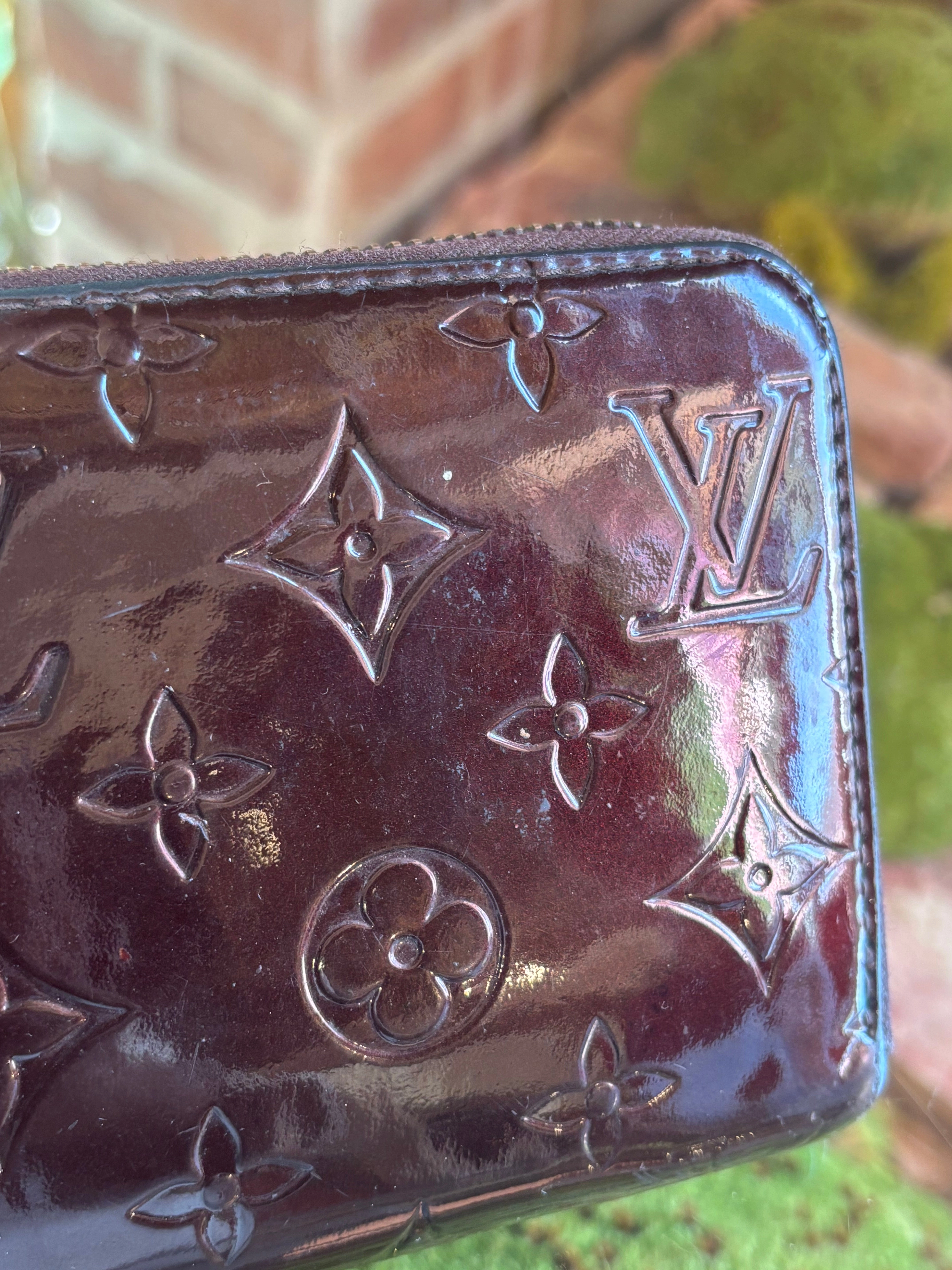 LOUIS VUITTON Amarante Vernis Zippy Wallet