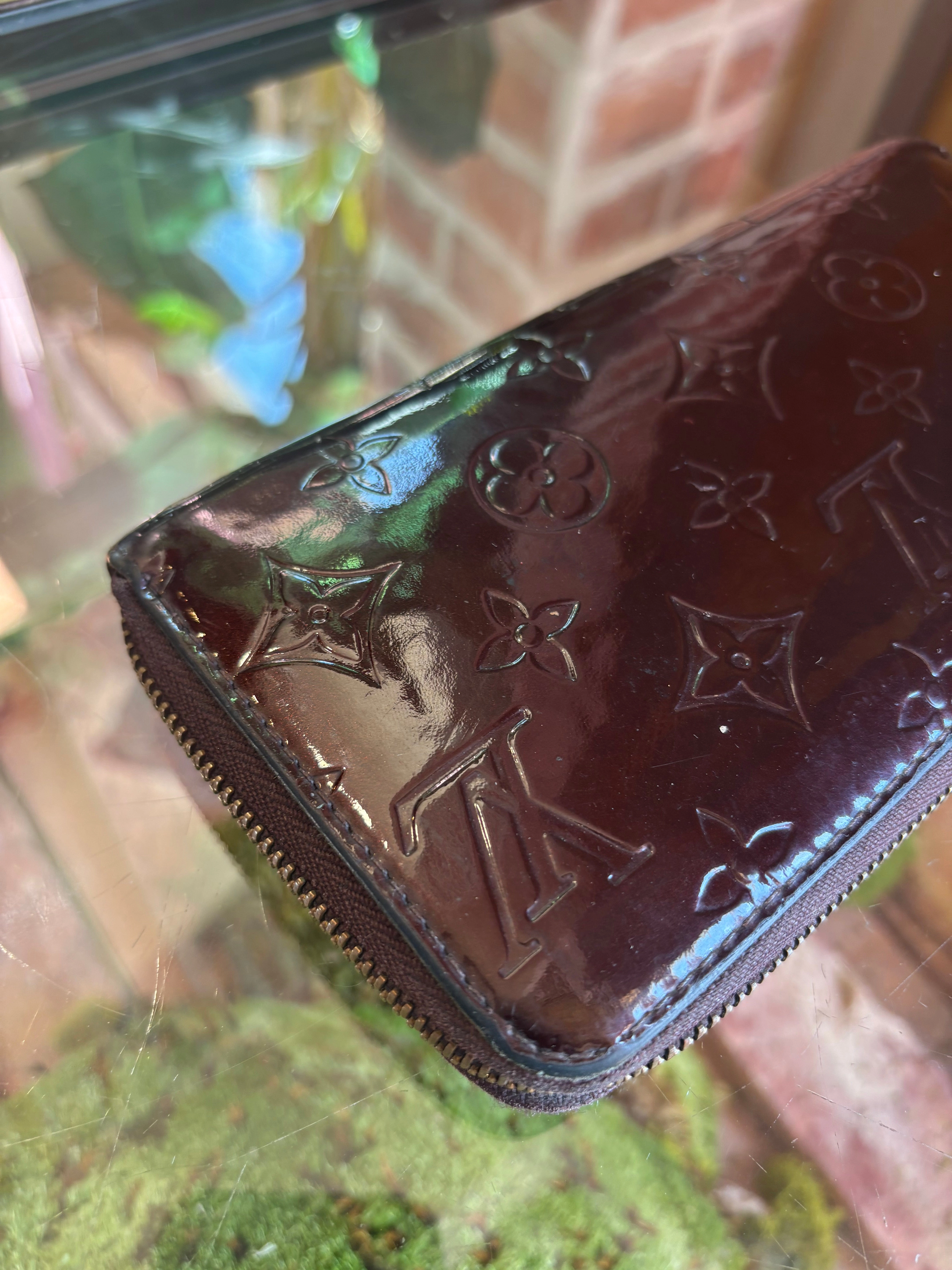 LOUIS VUITTON Amarante Vernis Zippy Wallet