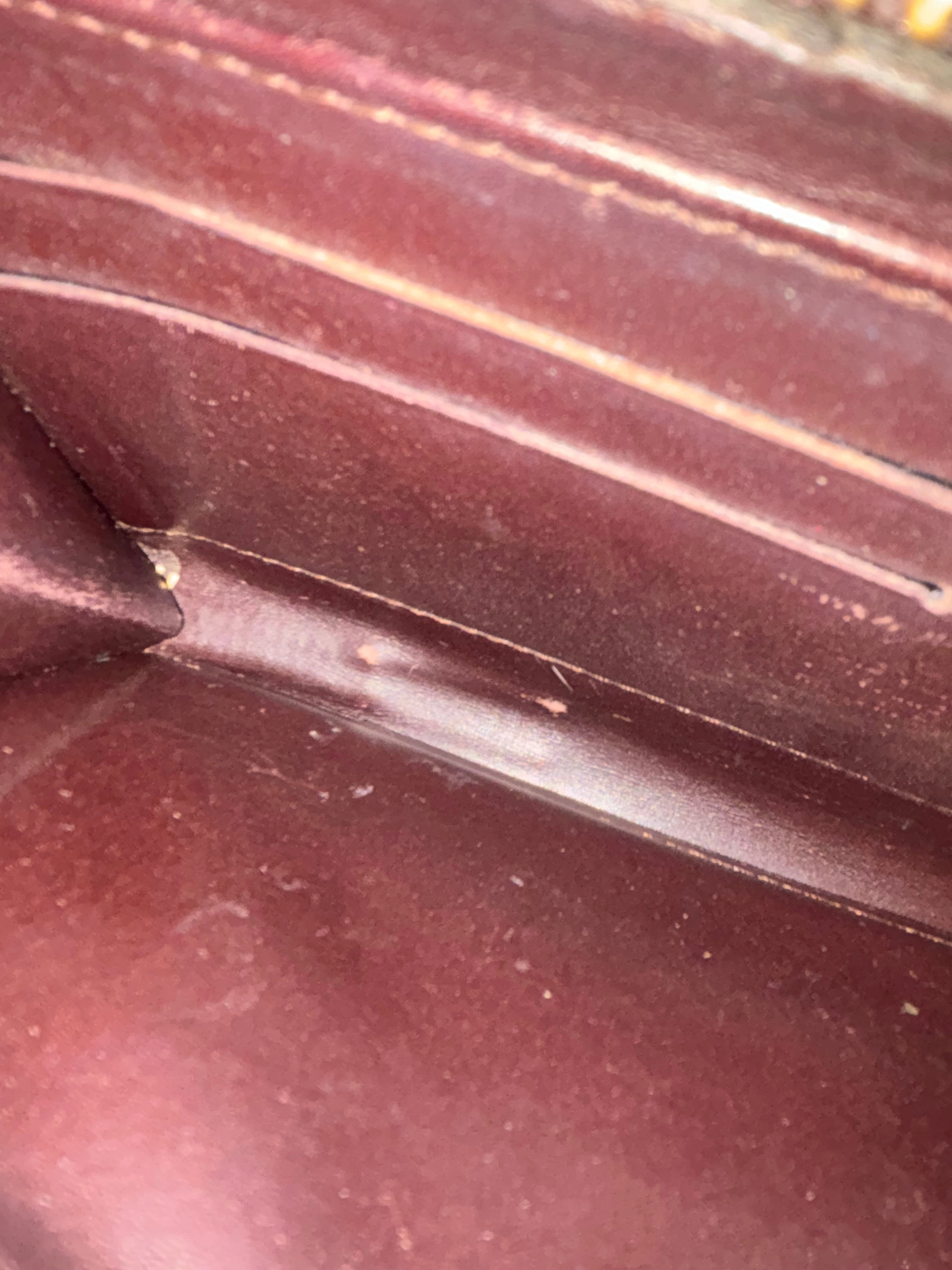 LOUIS VUITTON Amarante Vernis Zippy Wallet